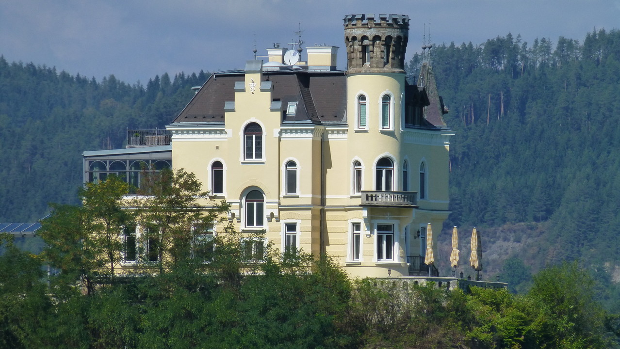 ...ein Schloss am Wörthersee