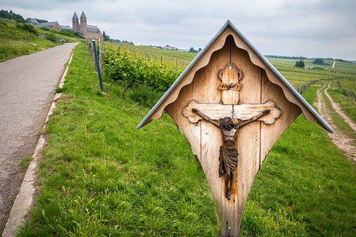 Wegekreuz im Rheingau bei Rüdesheim