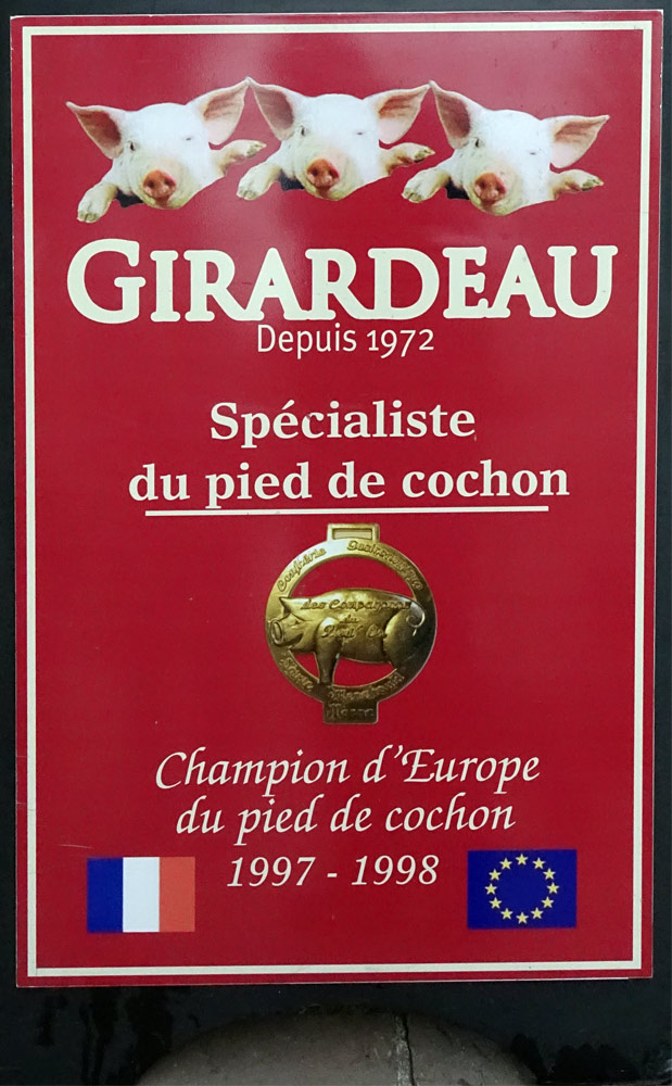 Pub dans la rue piétonne