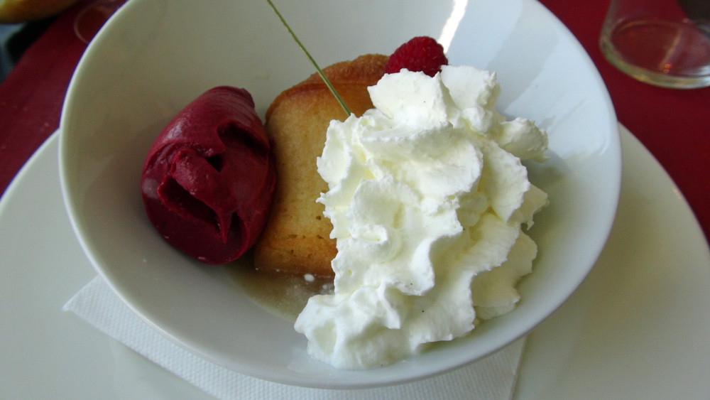 Notre baba au rhum, bien imbibé