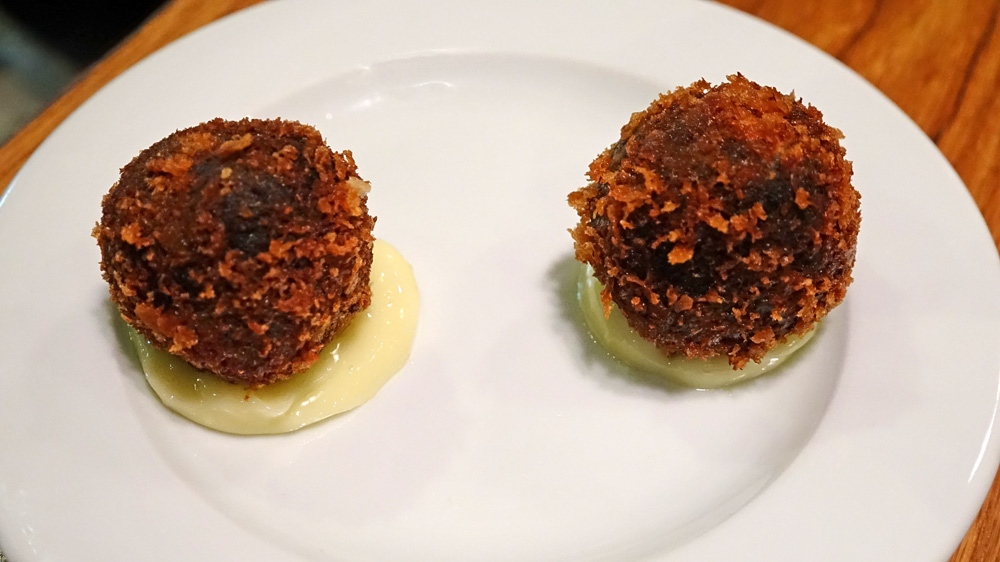 Beignets à l'encre de seiche