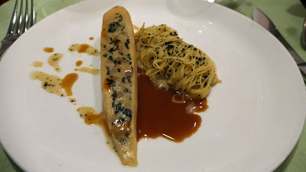 Marbré de volaille de la Champagne, cheveux d’ange truffé 