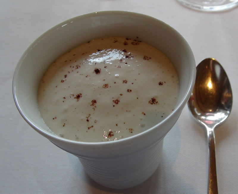 Cappuccino de pomme de terre et truffe noire