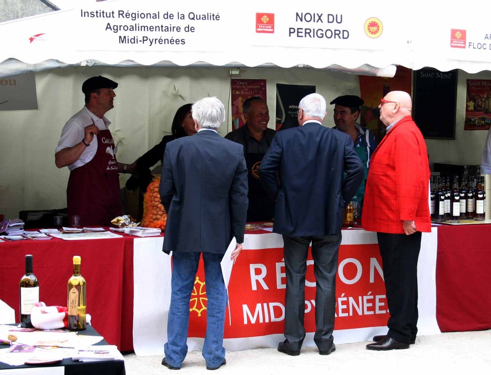 Coffe, Malvy & Masseret devant le stand Midi-Pyrénées