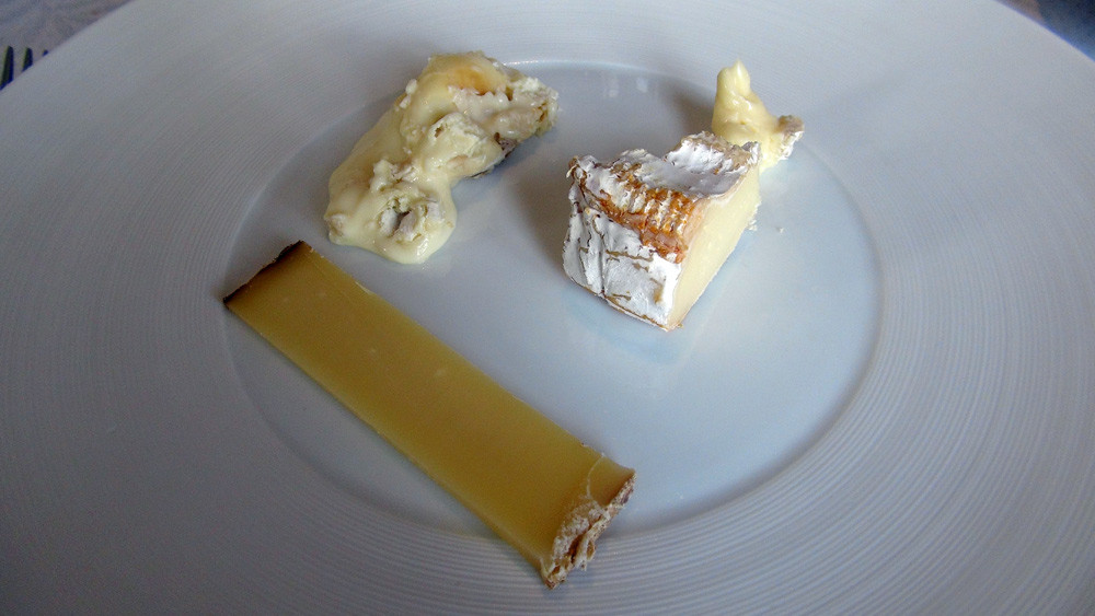 Les fromages choisis : Comté - Mont d'Or - Camembert (de Normandie ?) 