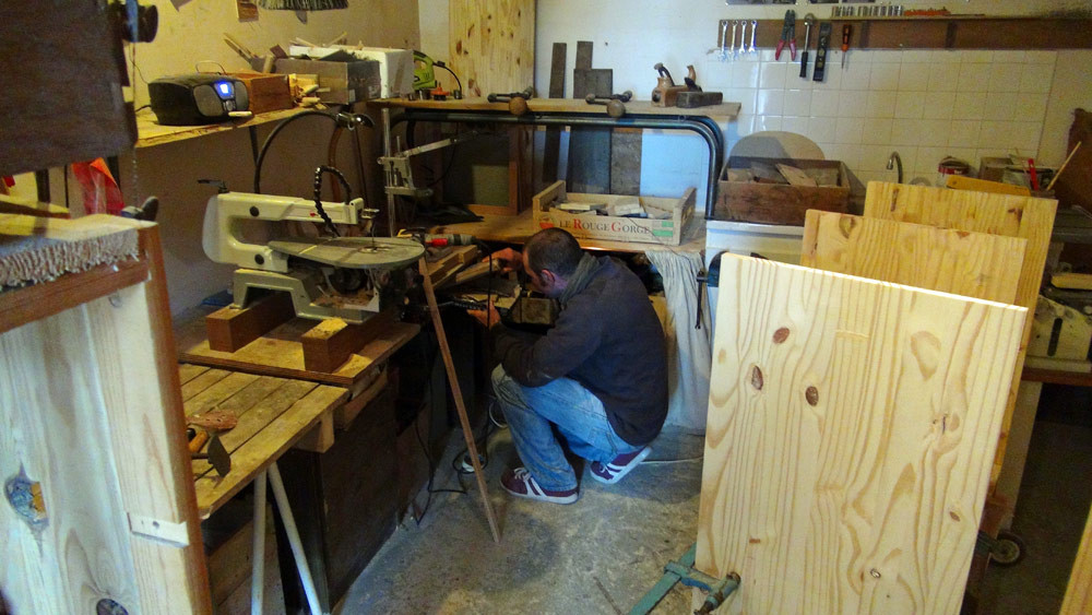 David Crolle cherche le plan de son puzzle