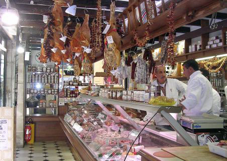L'intérieur du magasin de Bayonne