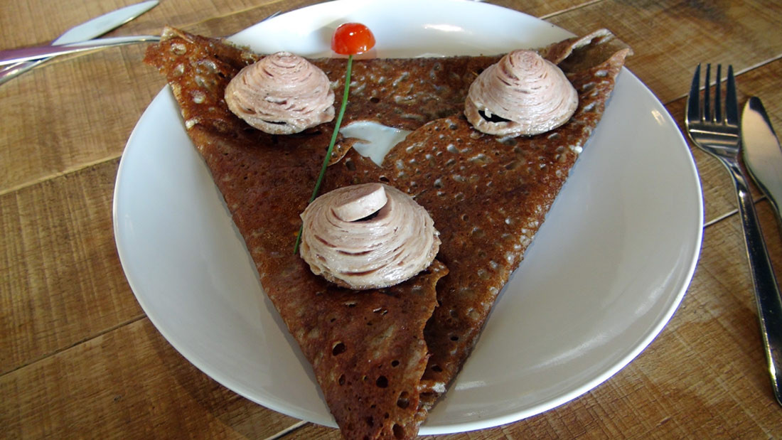 Galette œuf et andouille de Guémené