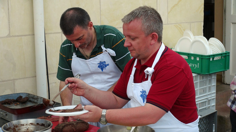 Julien Perrodin au service "sauce et purée"