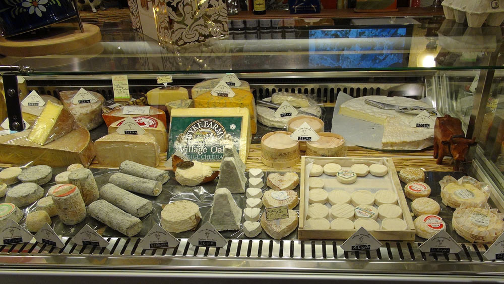 Stilton, Shropshire, Cheddar, Pouligny-Saint-Pierre, Mothais sur Feuille, Chabichou, Sainte-Maure de Touraine ...