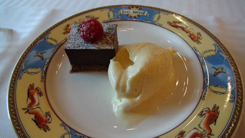 Le gâteau d'anniversaire et sa glace vanille