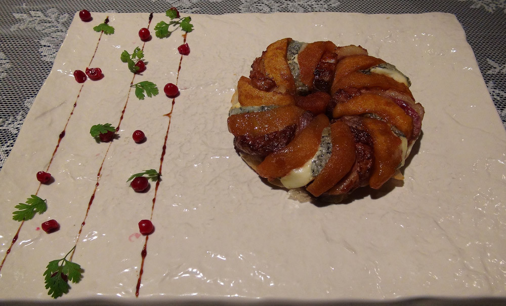 Tatin aux magrets de canard et fromage de chèvre fermier