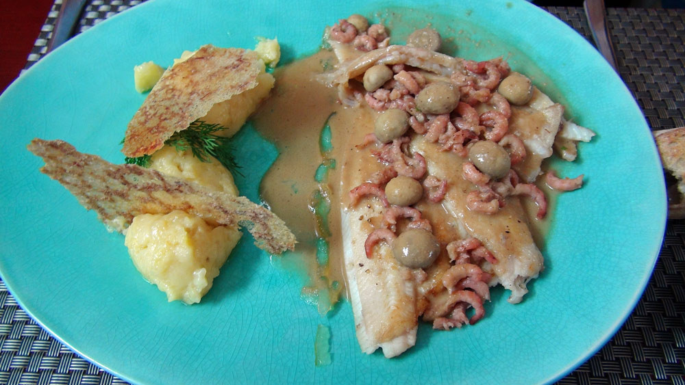 Solette dorée de la baie de Cancale, pommes de terre écrasées et citron confit