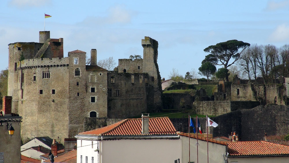 Le Château vu depuis l'église de la Trinité