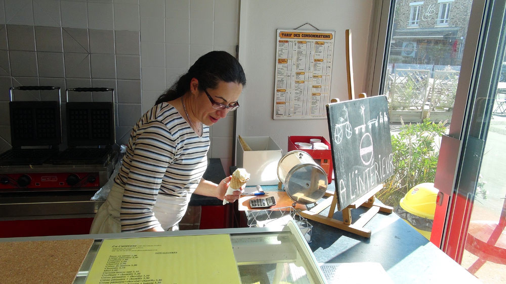 Nicoleta Toparcean au service