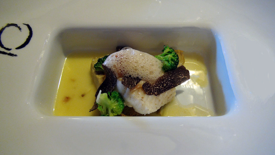 Filet de sole, artichaut & truffe, bouillon de beurre noisette