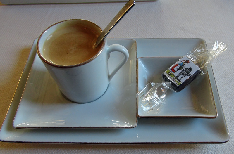 Café et son carré de chocolat "Image d'Epinal"