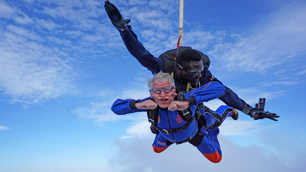 La chute libre continue à 200 km/h