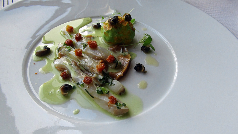 Couteaux en marinière, charlotte, persil et bigorneaux