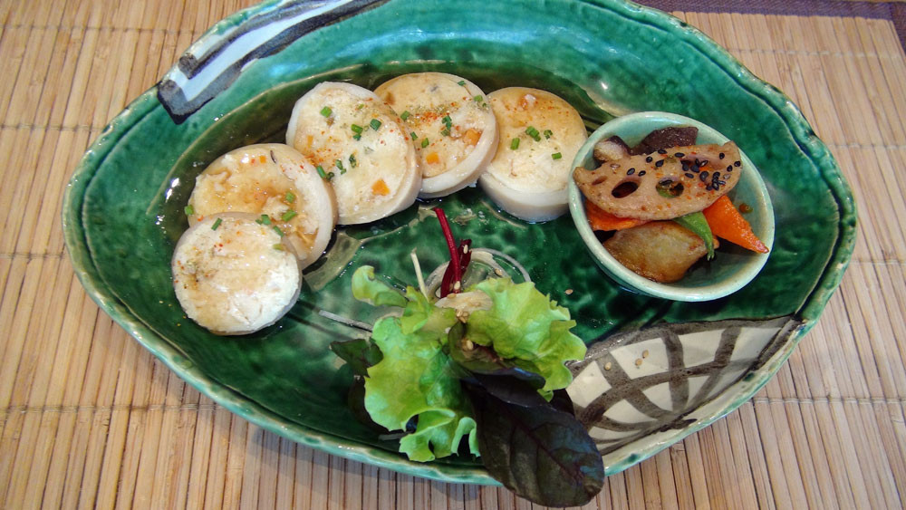 Ikano teppouni (calmar farci au tofu et légumes)