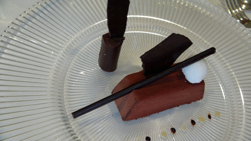 Le Chocolat : Passion, poivre de Sichuan, finger gianduja, sorbet noix de coco