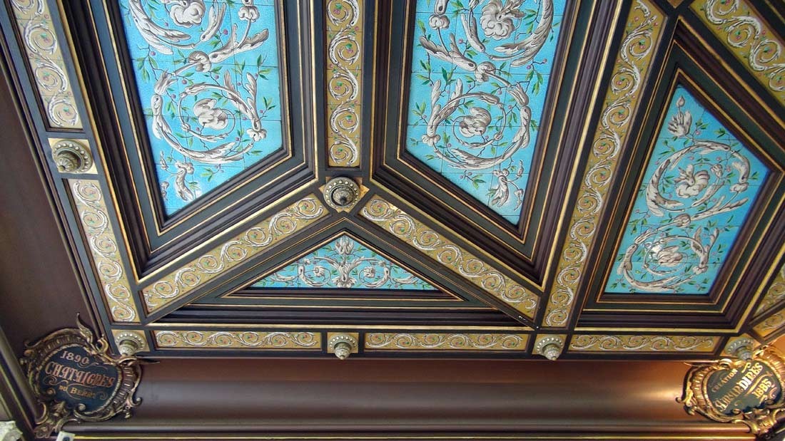 Le plafond et 2 spécialités (Châtaignes et Amandines)