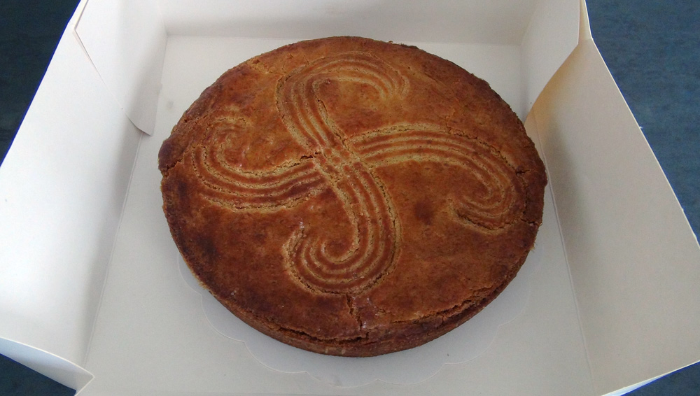 Le gourmand cadeau d'accueil, un gâteau basque de l'Atelier des Pains de Cambo