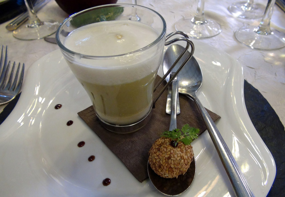 Le cappuccino de courgette fenouil, bonbon de foie gras