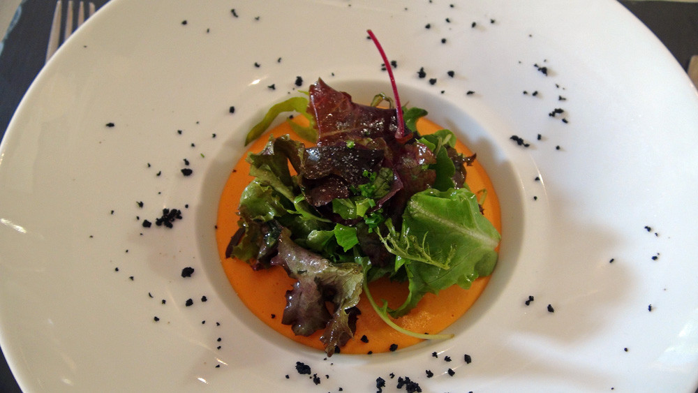 Panacotta de poivrons, salade à l’huile de sésame grillée