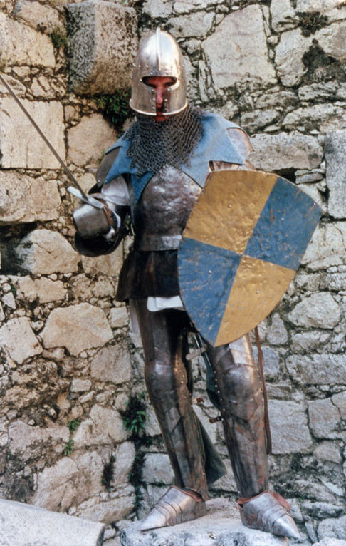Votre serviteur en "Chevalier" armuré lors de la Médiévale de Lastours - Août 1998