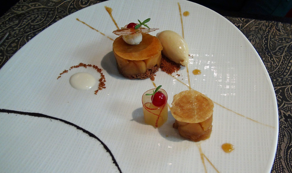Pommes juteuses sautées à la cassonnade garnies de pâte à filo ...