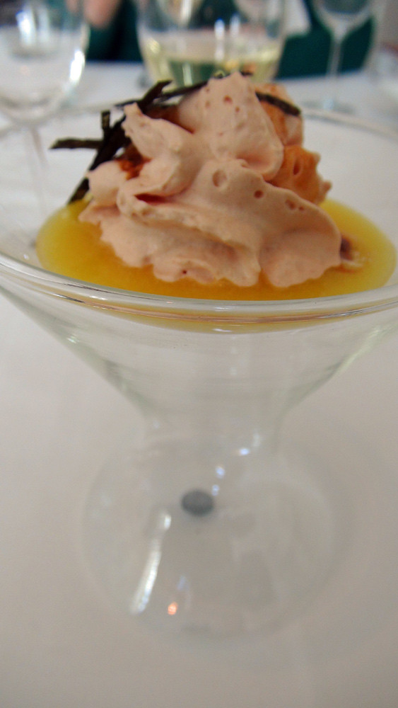 Pannacotta de haddock, avec mousse et langue d'oursin
