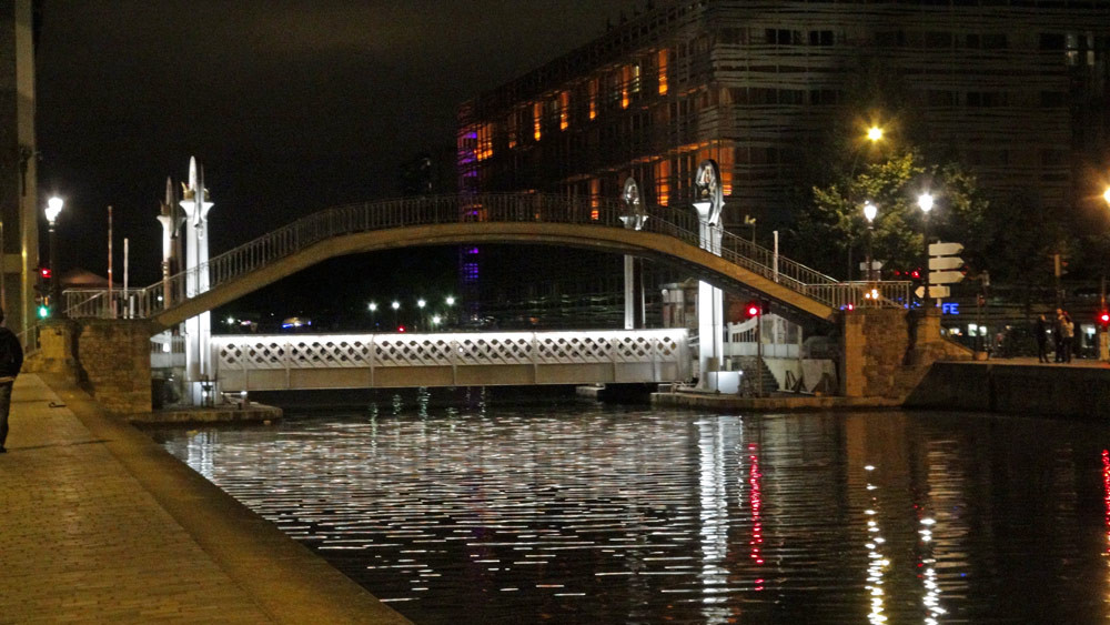 Ensemble passerelle et pont levant de la rue de Crimée, sur le canal de l'Ourcq