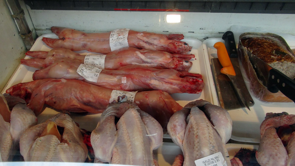 Des poulardes de lait mais aussi des lapins de La ferme du Bois de Boulle