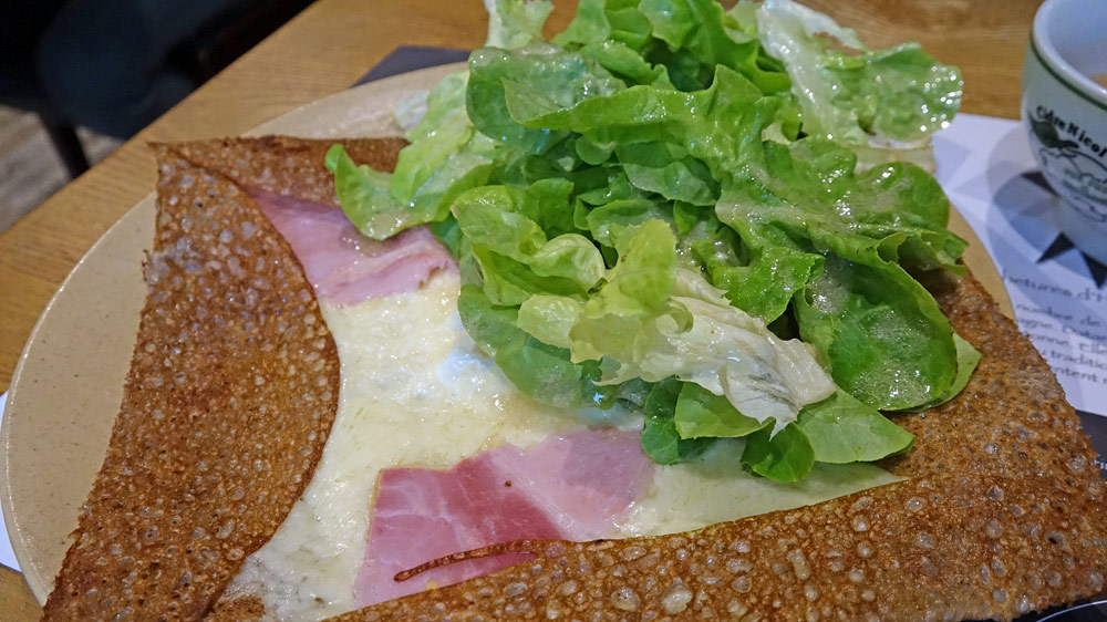Galette complète (jambon, œuf, fromage) 