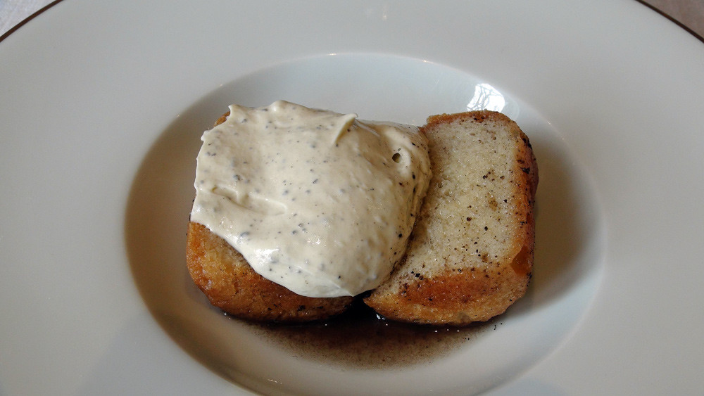 Baba aux truffes, crème mi-montée truffée