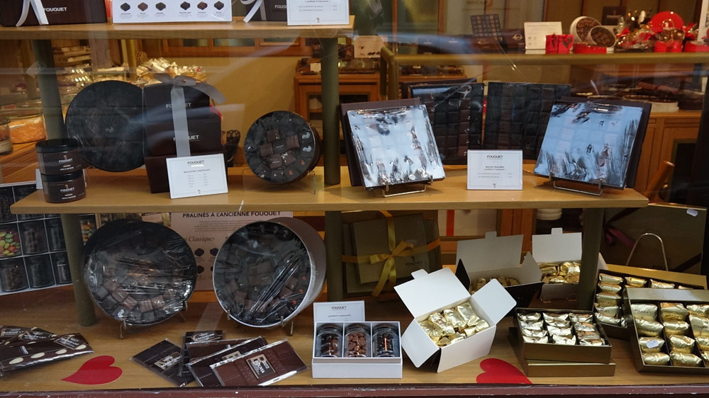 La vitrine, côté gauche