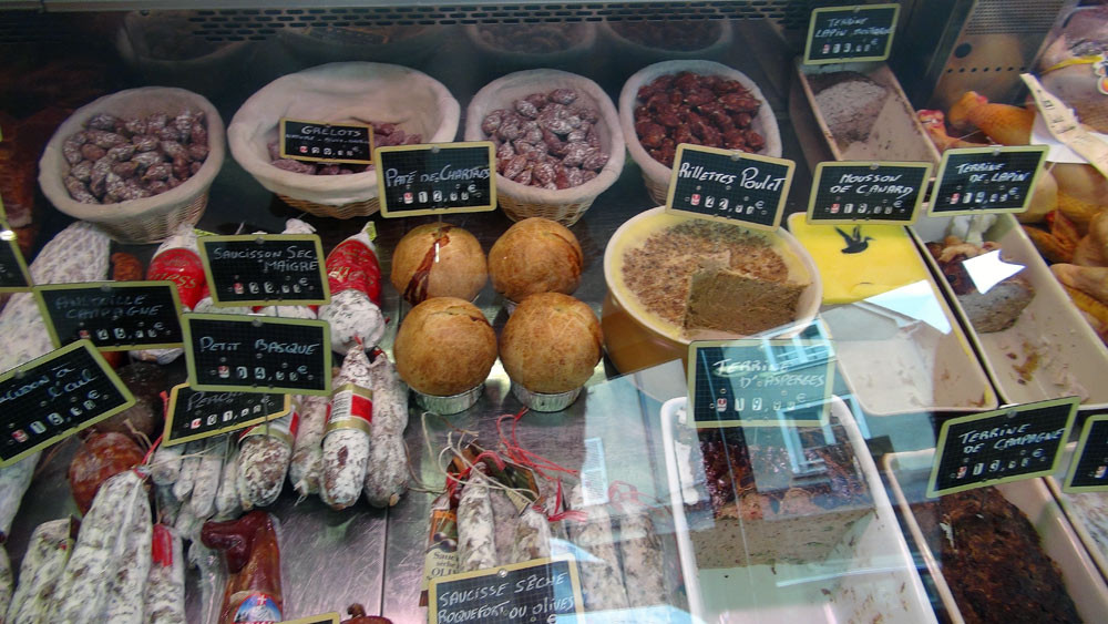 Parmi les différentes préparations, des pâtés de Chartres qui se servent chauds