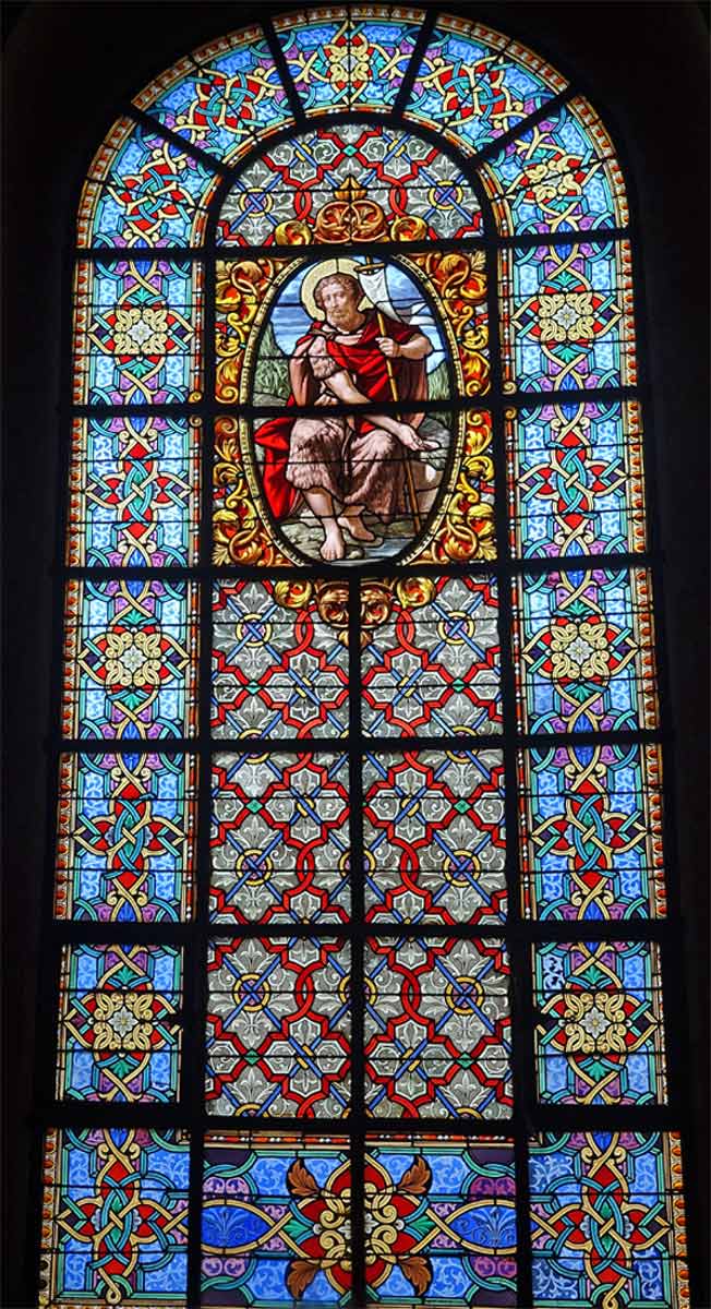 Vitrail du déambulatoire de 1858 représentant Jean-Baptiste par l'Atelier parisien de Gsell & Laurent