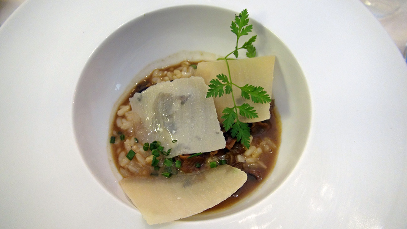 Cassolette de petits gris, risotto et jus de volaille