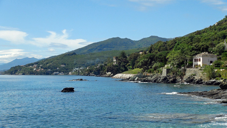 Vue sur la côte depuis Erbalunga
