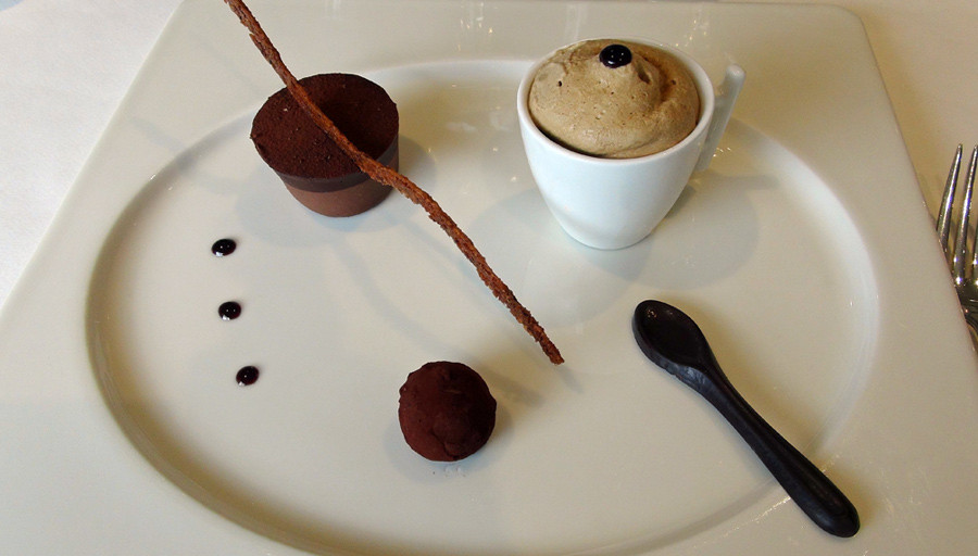 Parfait glacé au café, chocolat-passion, truffe chocolat-cognac