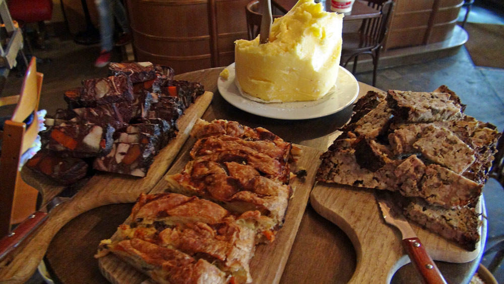 Le buffet d'entrées vu du dessus