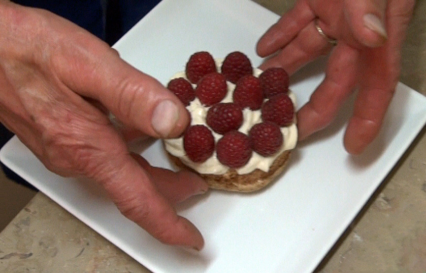 La préparation de la Dacquoise ... pour Pascale !
