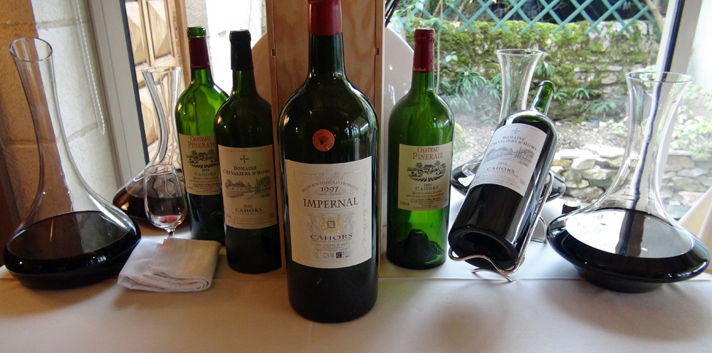 Les 3 Cahors carafés en attente