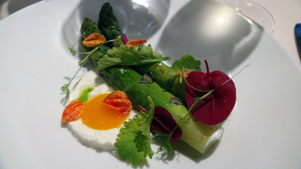 Asperges de la Loire et œuf en trompe l'œil