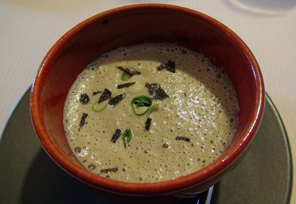 Royal de lard, mousse aux champignons de Paris et truffe