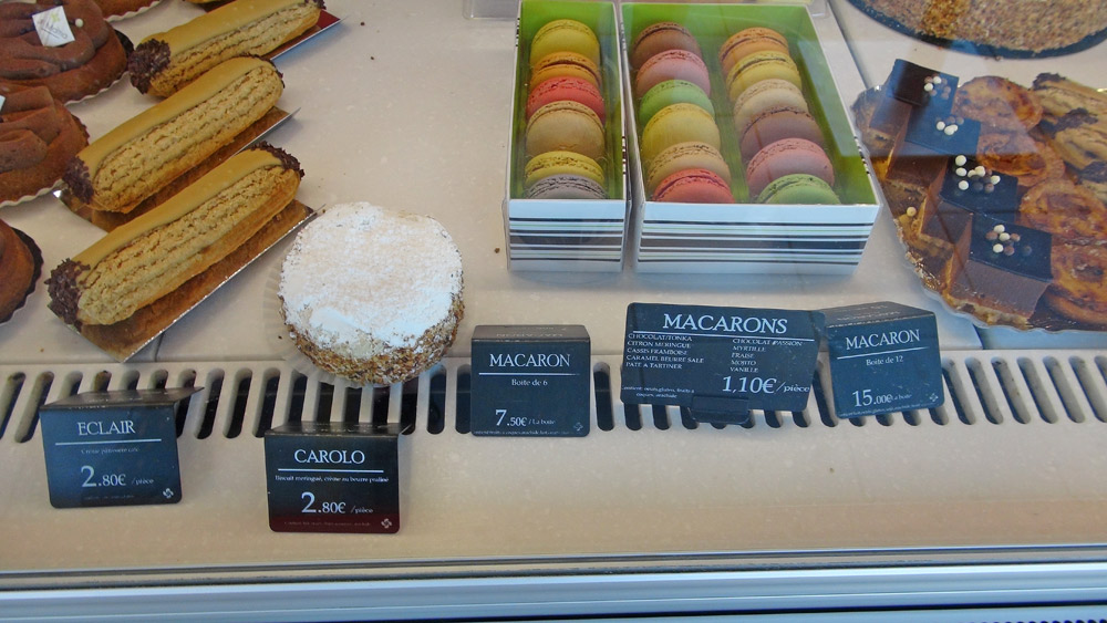 Quelques pâtisseries individuelles et macarons
