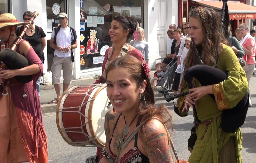 Défilé rue Trottier -  Et encore Elodie Brunet ... je ne m'en lasse pas ! - 28/07/12