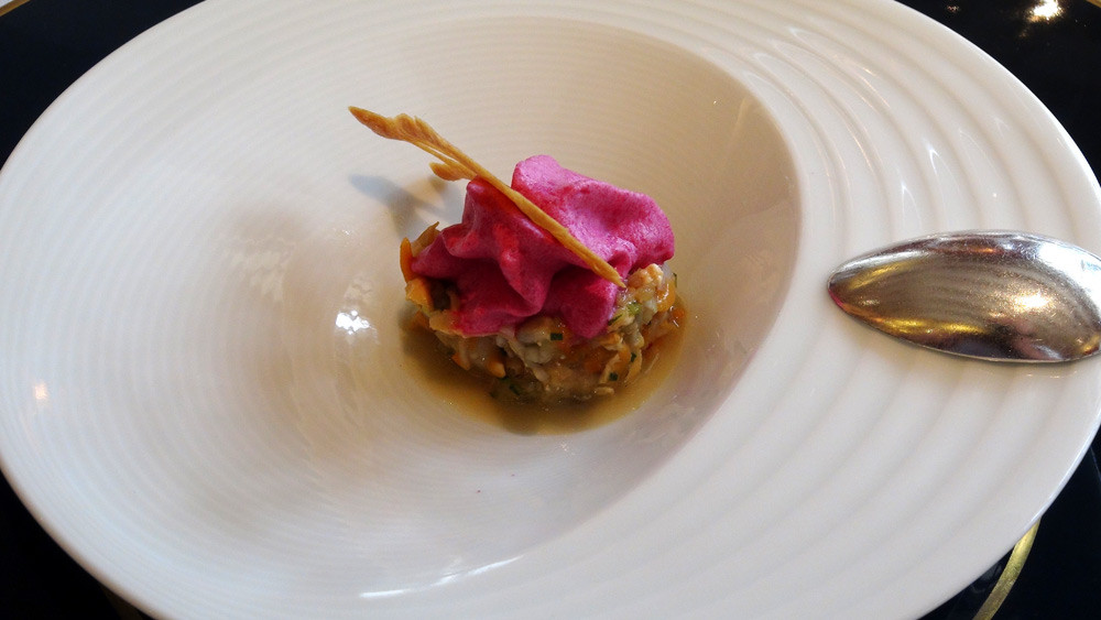 Patience : brunoise de coquillages et mousse de betterave